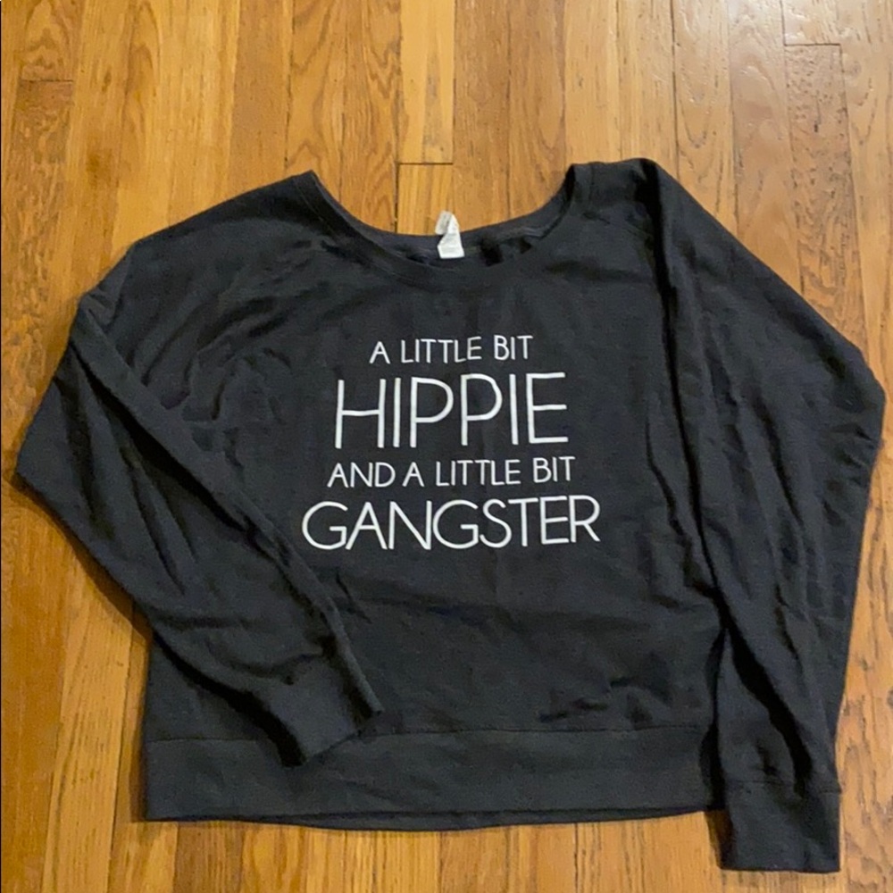 Crew neck sweatshirt.